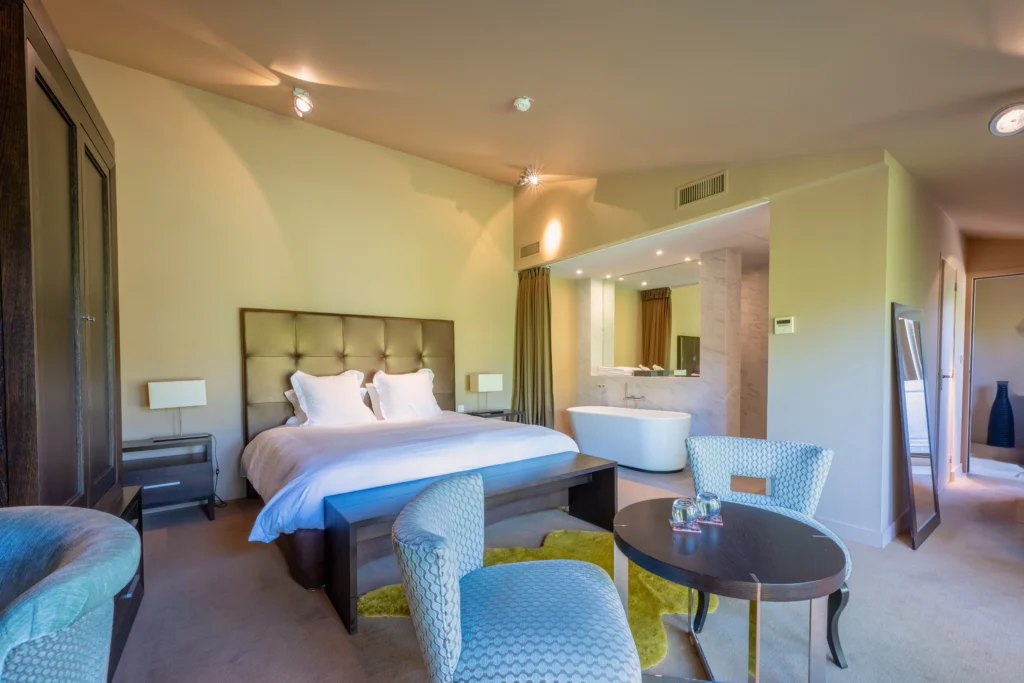 HOTEL LIGARO - CHAMBRE AINÉE ROSE ANNA 1