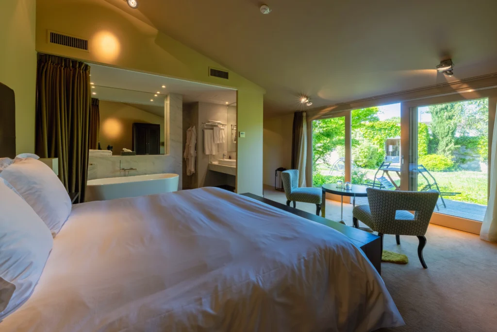 HOTEL LIGARO - CHAMBRE AINEE ROSE ANNA 6